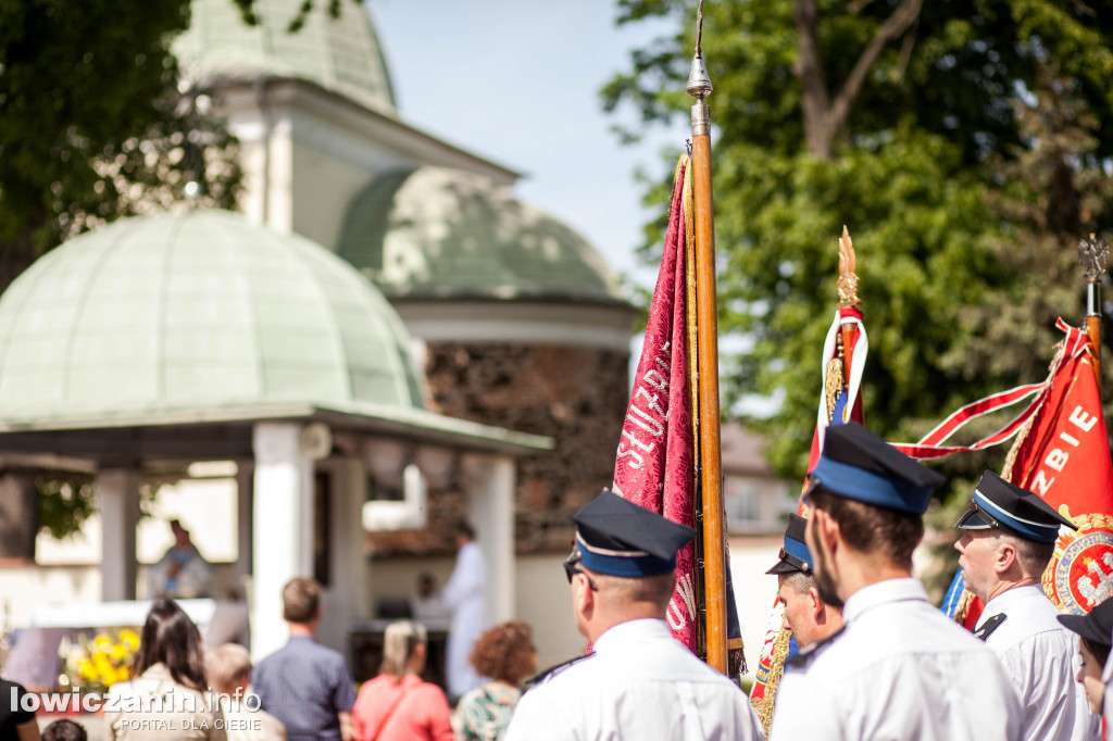 OSP Strzebieszew ma nowy sztandar i wóz strażacki