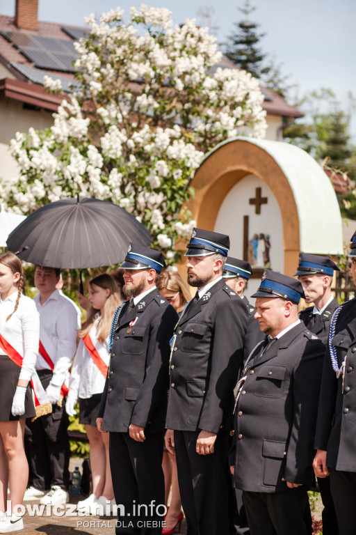 OSP Strzebieszew ma nowy sztandar i wóz strażacki