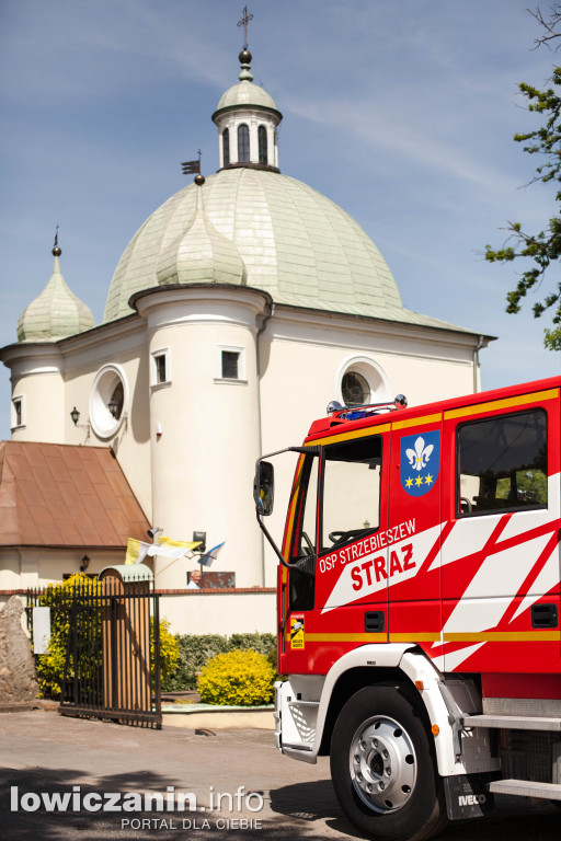 OSP Strzebieszew ma nowy sztandar i wóz strażacki