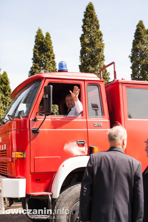 OSP Strzebieszew ma nowy sztandar i wóz strażacki