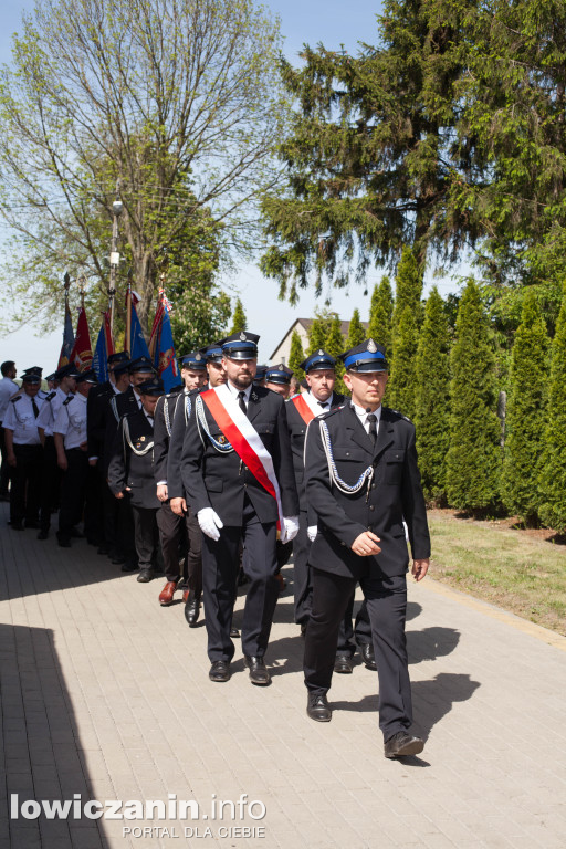 OSP Strzebieszew ma nowy sztandar i wóz strażacki