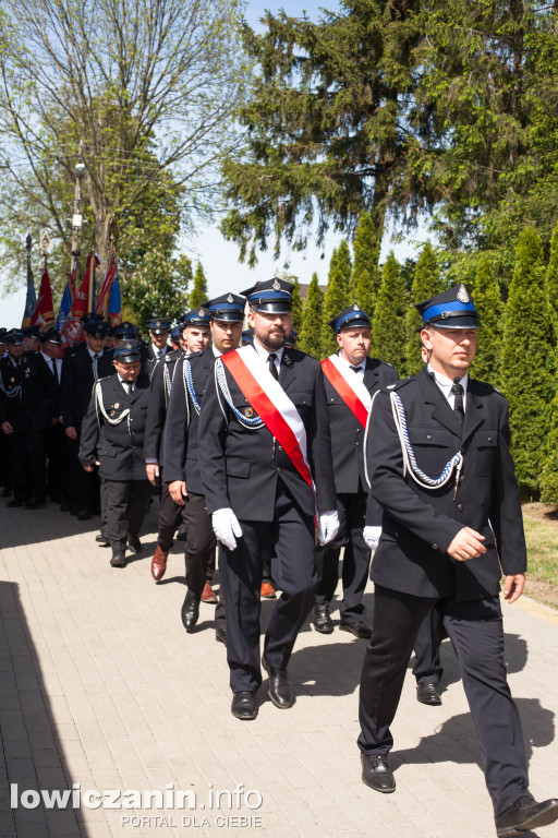 OSP Strzebieszew ma nowy sztandar i wóz strażacki