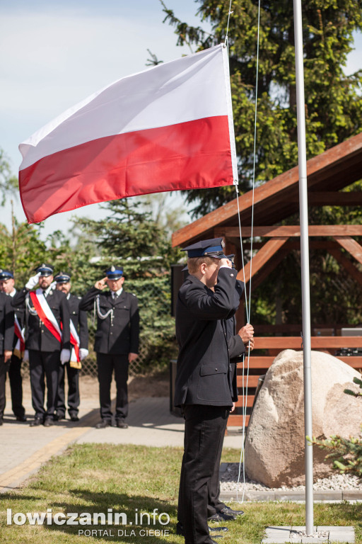 OSP Strzebieszew ma nowy sztandar i wóz strażacki