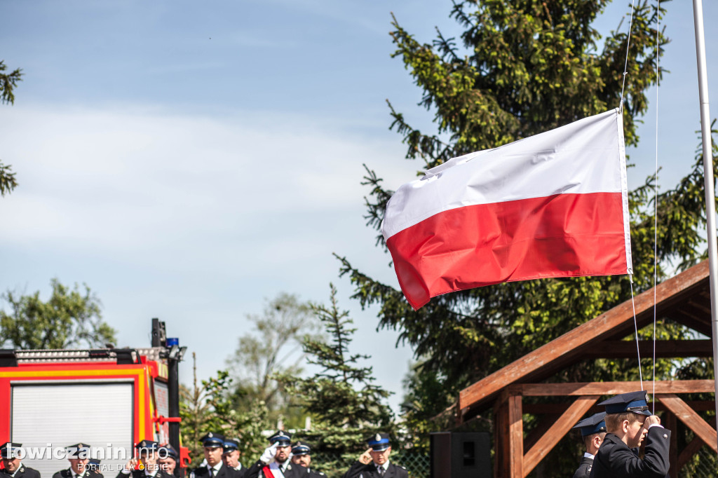 OSP Strzebieszew ma nowy sztandar i wóz strażacki
