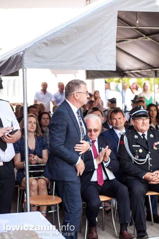 OSP Strzebieszew ma nowy sztandar i wóz strażacki