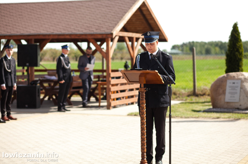 OSP Strzebieszew ma nowy sztandar i wóz strażacki