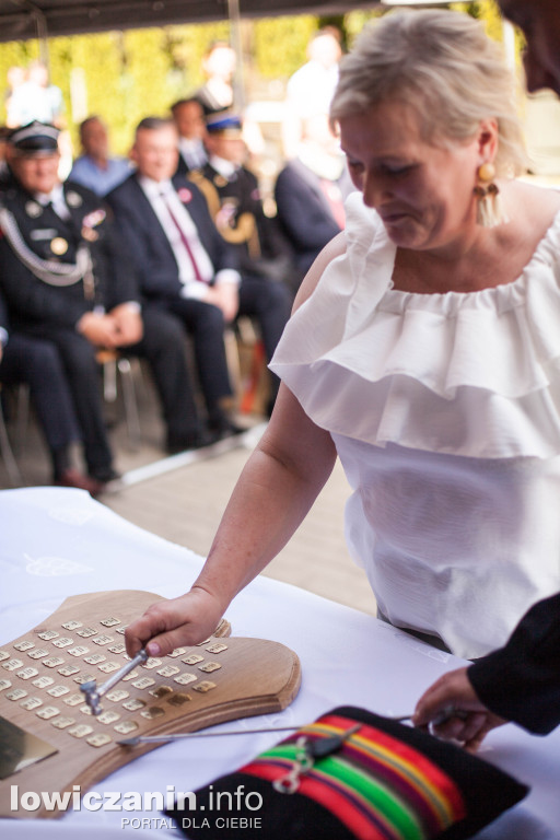OSP Strzebieszew ma nowy sztandar i wóz strażacki