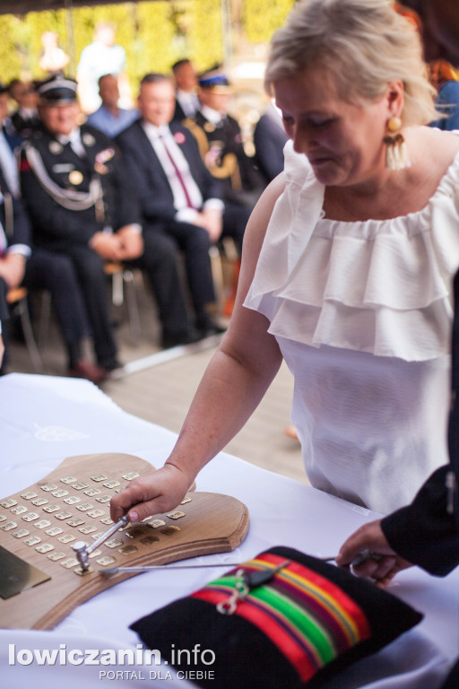 OSP Strzebieszew ma nowy sztandar i wóz strażacki