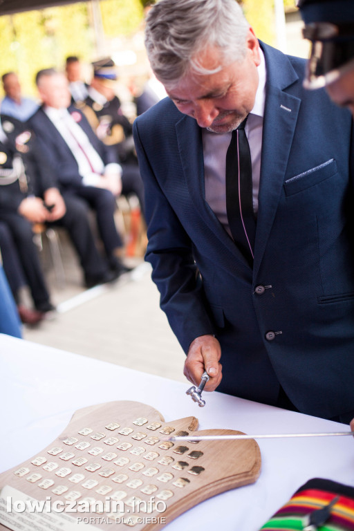 OSP Strzebieszew ma nowy sztandar i wóz strażacki