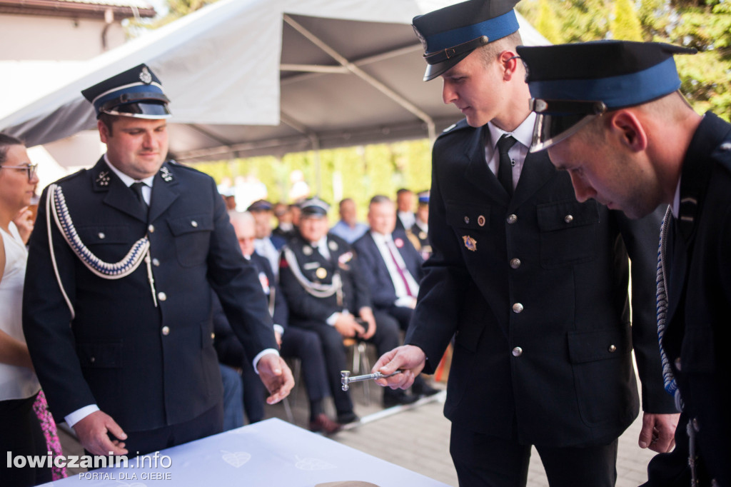 OSP Strzebieszew ma nowy sztandar i wóz strażacki