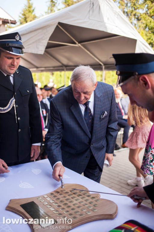 OSP Strzebieszew ma nowy sztandar i wóz strażacki