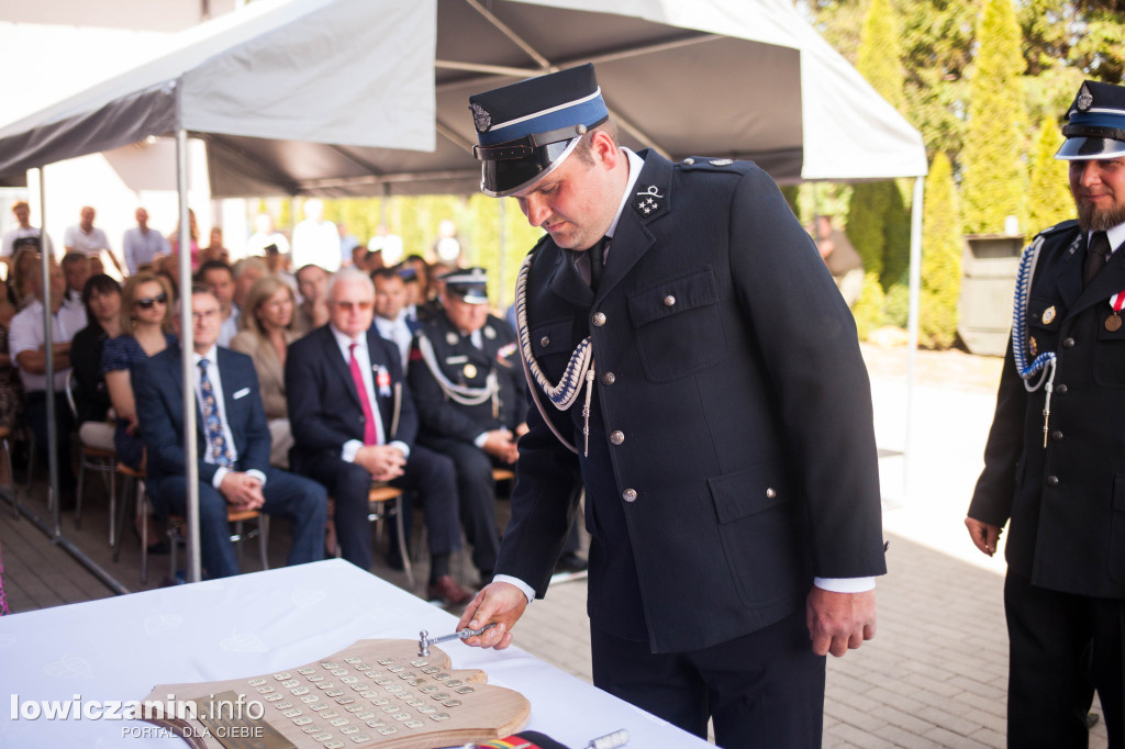 OSP Strzebieszew ma nowy sztandar i wóz strażacki