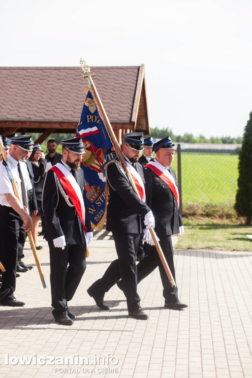 OSP Strzebieszew ma nowy sztandar i wóz strażacki