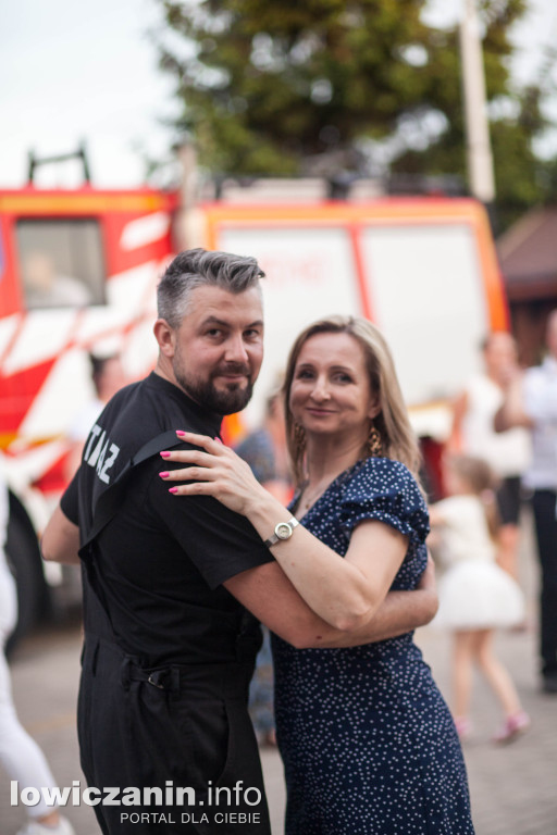OSP Strzebieszew ma nowy sztandar i wóz strażacki
