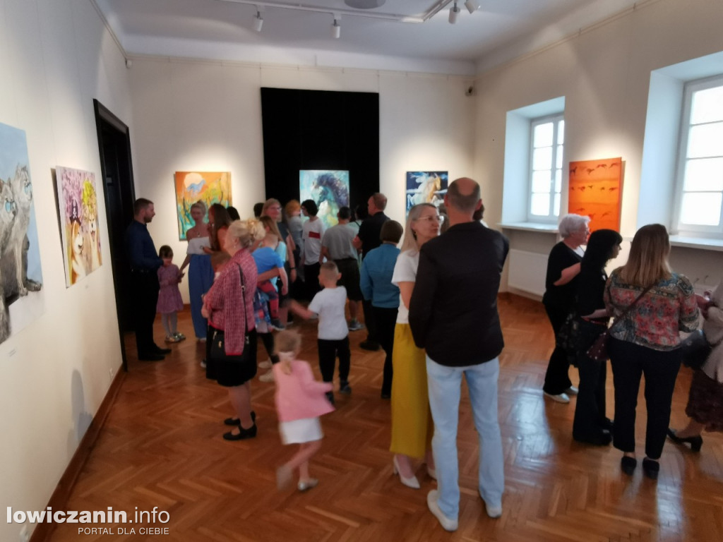 Wernisaż malarstwa Aldony Zając w łowickim muzeum