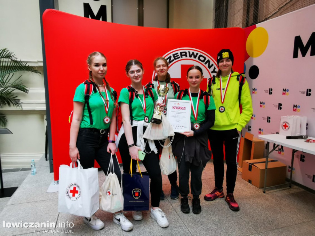 Drużyna z I LO na podium Okręgowych Mistrzostw PCK