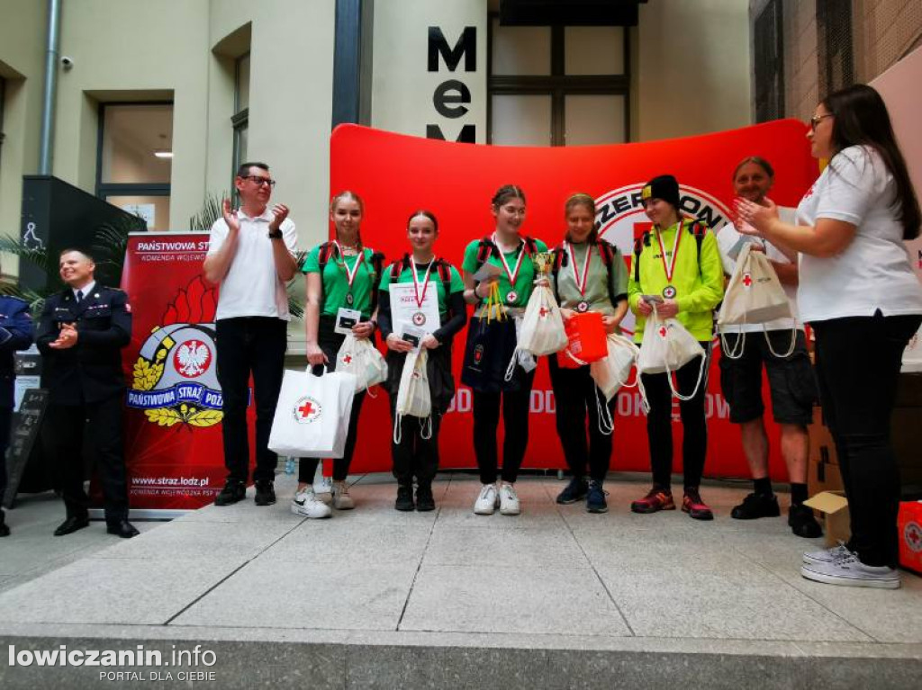 Drużyna z I LO na podium Okręgowych Mistrzostw PCK