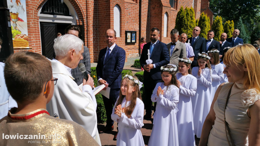 Parafia Bielawy.  Pierwsza Komunia Święta