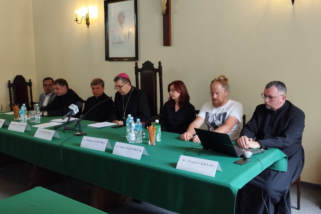 Konferencje dot. odkrycia w kryptach kartedry