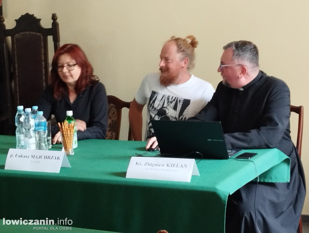 Konferencje dot. odkrycia w kryptach kartedry
