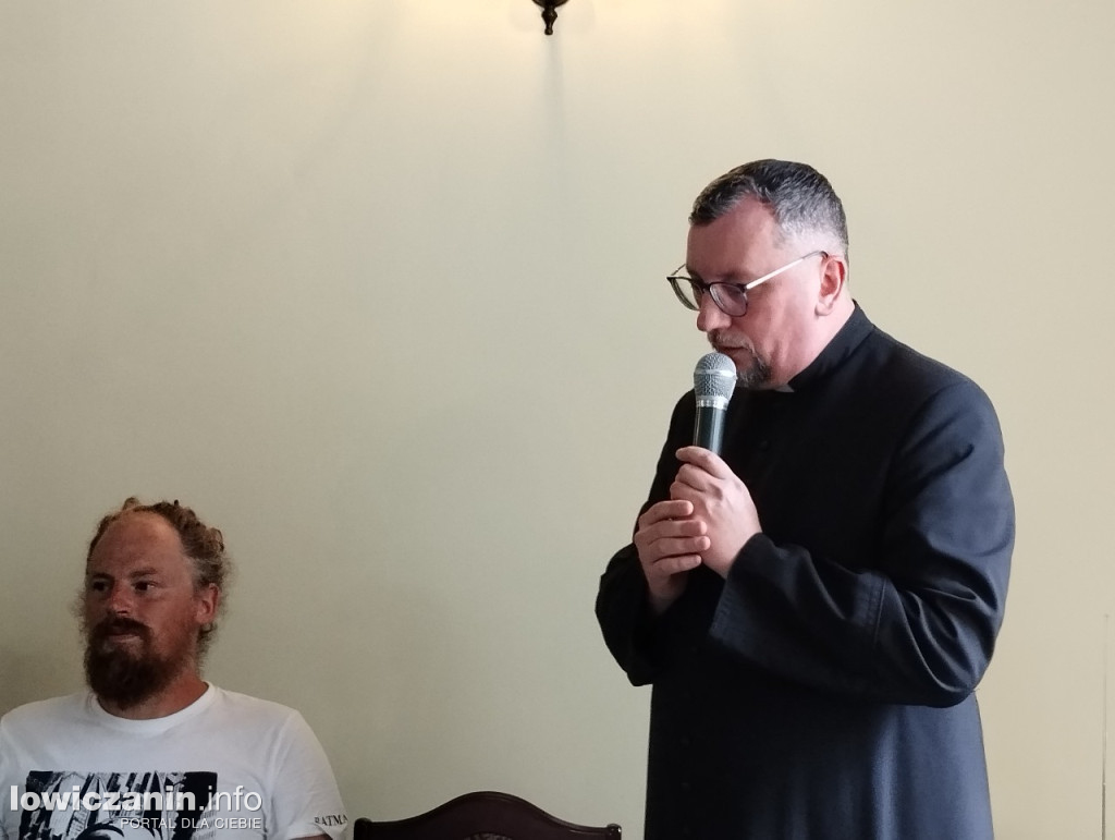 Konferencje dot. odkrycia w kryptach kartedry