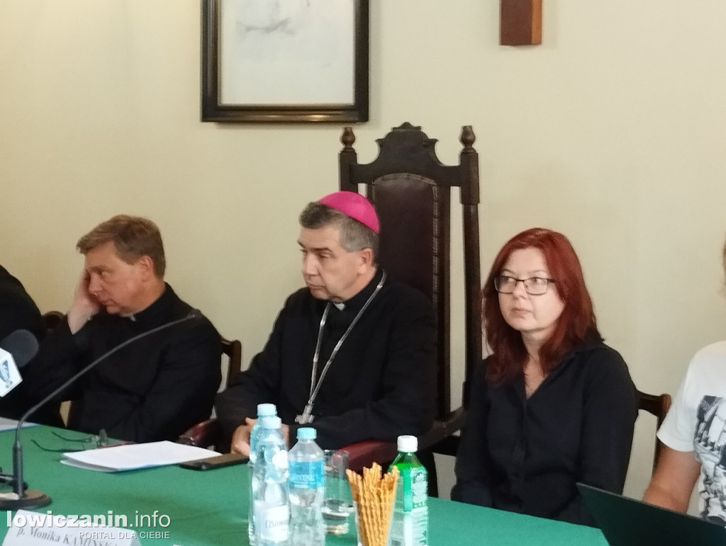 Konferencje dot. odkrycia w kryptach kartedry