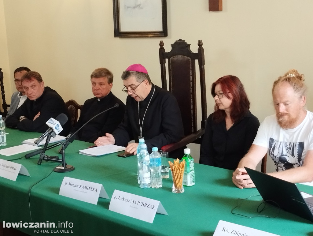 Konferencje dot. odkrycia w kryptach kartedry