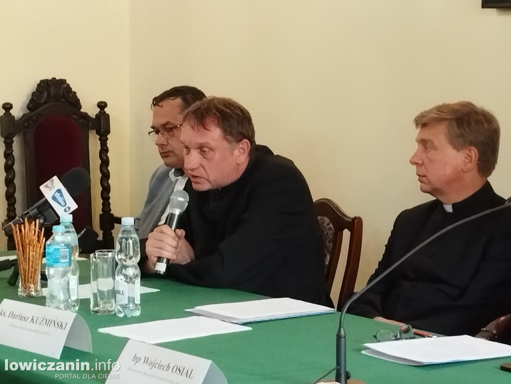 Konferencje dot. odkrycia w kryptach kartedry