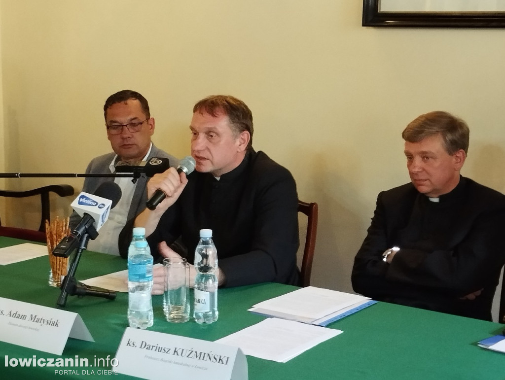 Konferencje dot. odkrycia w kryptach kartedry