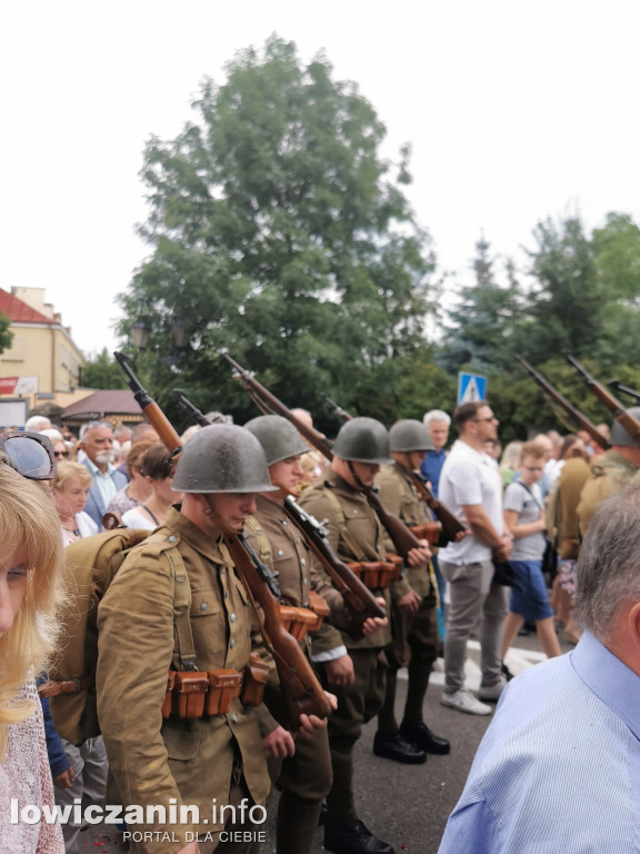 Boże Ciało w Łowiczu - tysiące ludzi na procesji