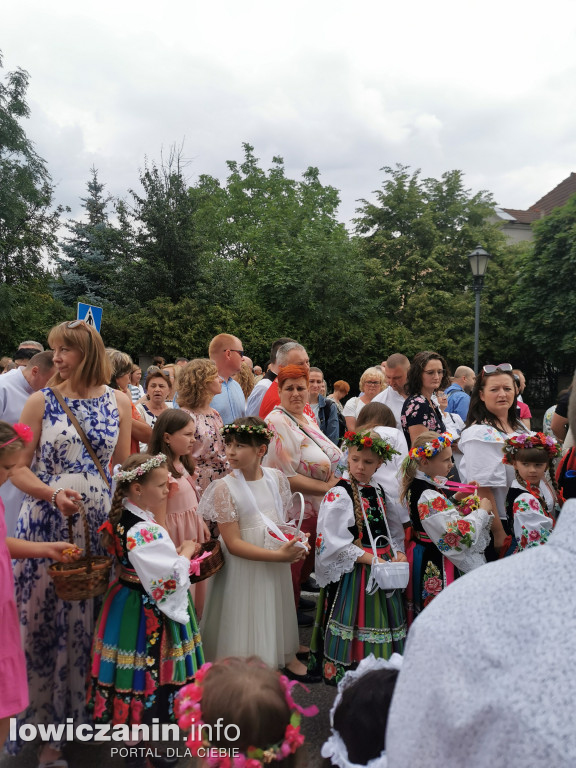 Boże Ciało w Łowiczu - tysiące ludzi na procesji