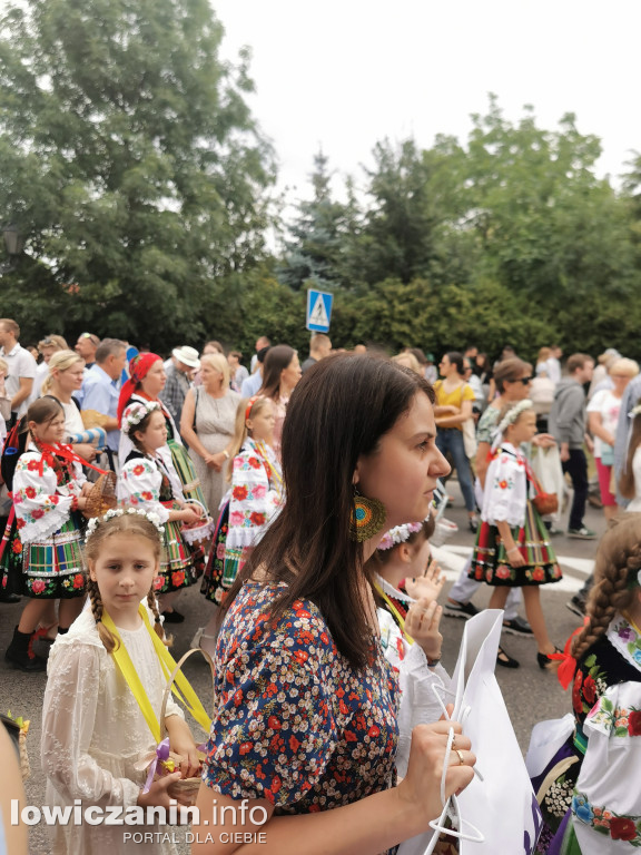 Boże Ciało w Łowiczu - tysiące ludzi na procesji