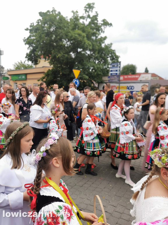 Boże Ciało w Łowiczu - tysiące ludzi na procesji