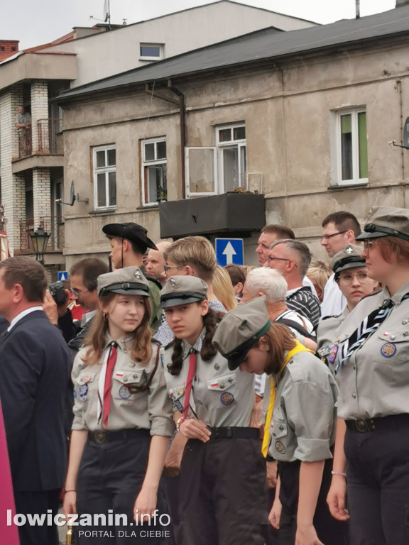 Boże Ciało w Łowiczu - tysiące ludzi na procesji