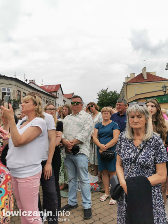 Boże Ciało w Łowiczu - tysiące ludzi na procesji