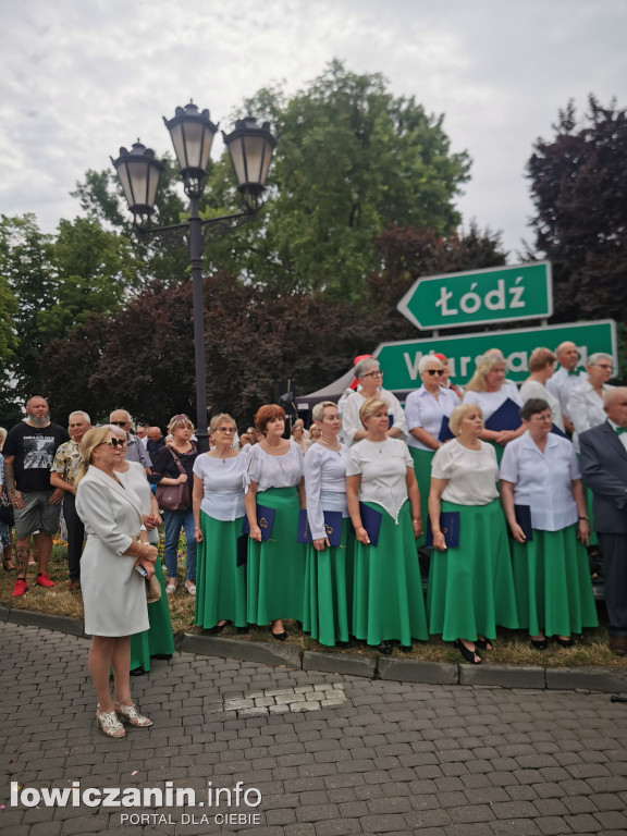 Boże Ciało w Łowiczu - tysiące ludzi na procesji