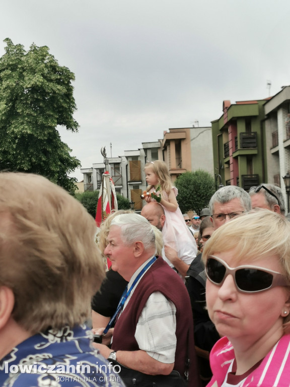 Boże Ciało w Łowiczu - tysiące ludzi na procesji