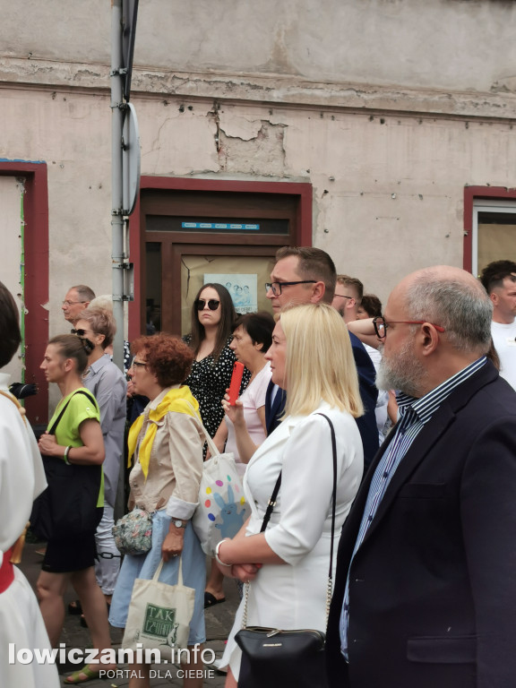 Boże Ciało w Łowiczu - tysiące ludzi na procesji