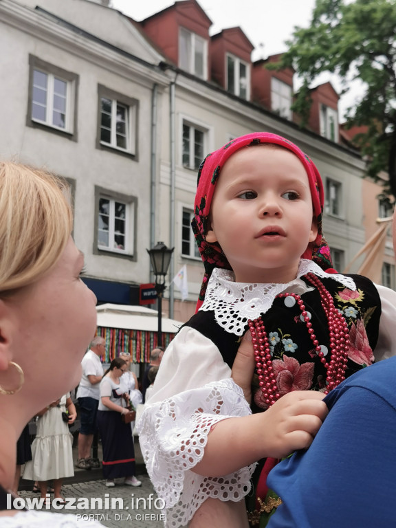 Boże Ciało w Łowiczu - tysiące ludzi na procesji