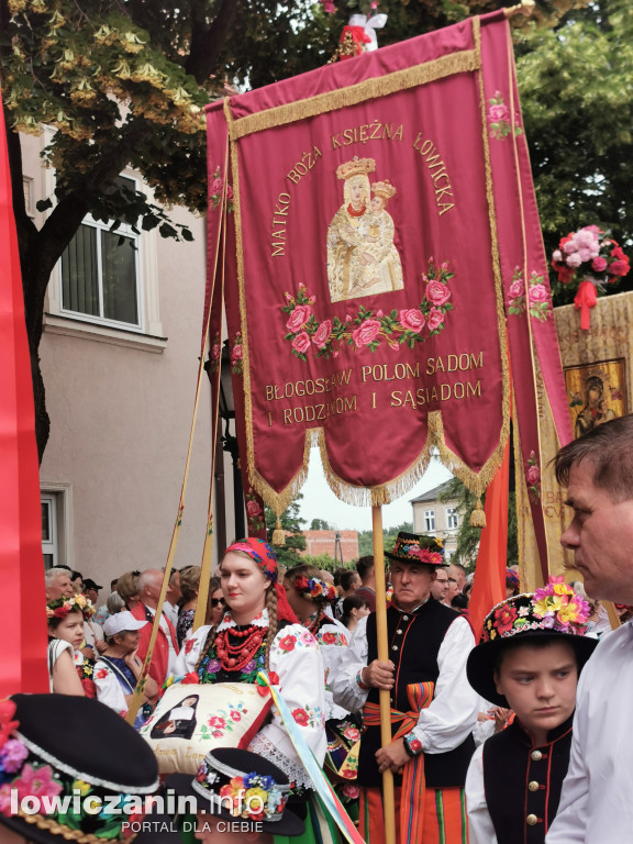 Boże Ciało w Łowiczu - tysiące ludzi na procesji