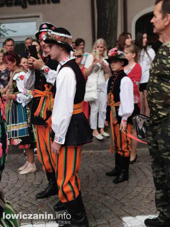 Boże Ciało w Łowiczu - tysiące ludzi na procesji