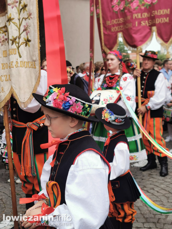Boże Ciało w Łowiczu - tysiące ludzi na procesji
