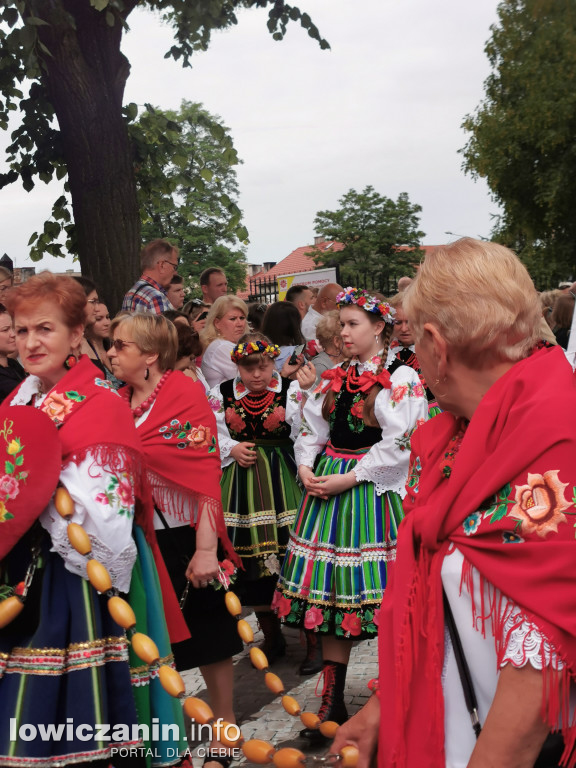 Boże Ciało w Łowiczu - tysiące ludzi na procesji
