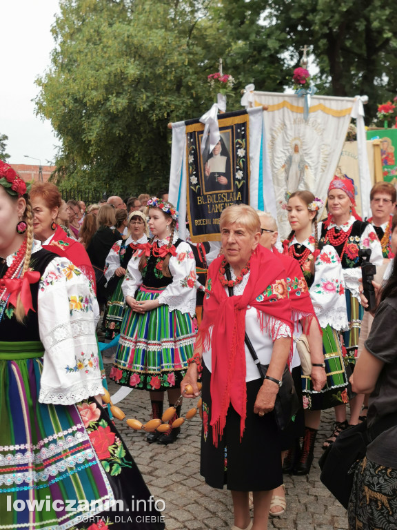 Boże Ciało w Łowiczu - tysiące ludzi na procesji
