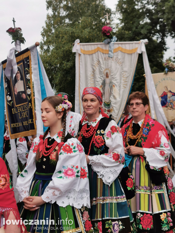 Boże Ciało w Łowiczu - tysiące ludzi na procesji
