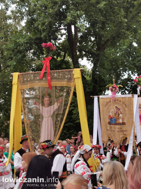Boże Ciało w Łowiczu - tysiące ludzi na procesji