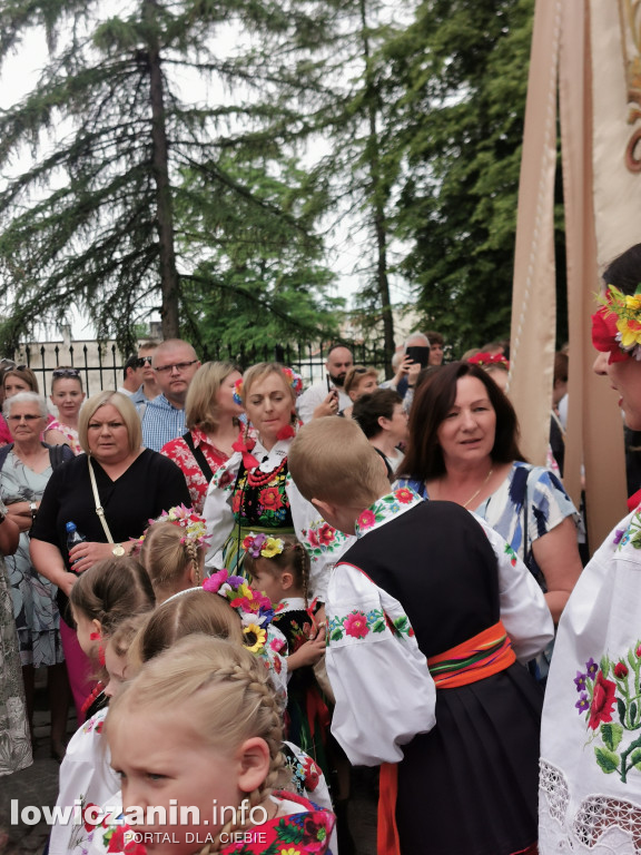 Boże Ciało w Łowiczu - tysiące ludzi na procesji