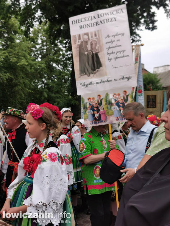 Boże Ciało w Łowiczu - tysiące ludzi na procesji