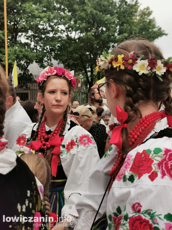 Boże Ciało w Łowiczu - tysiące ludzi na procesji