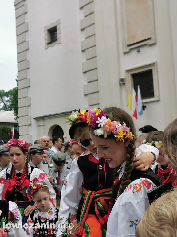 Boże Ciało w Łowiczu - tysiące ludzi na procesji